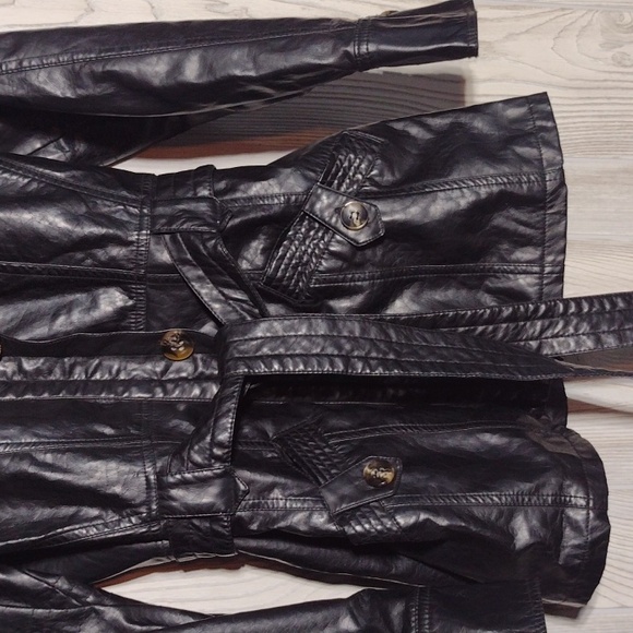 Gorgeous Vintage Leather Jacket - Picture 9 of 17